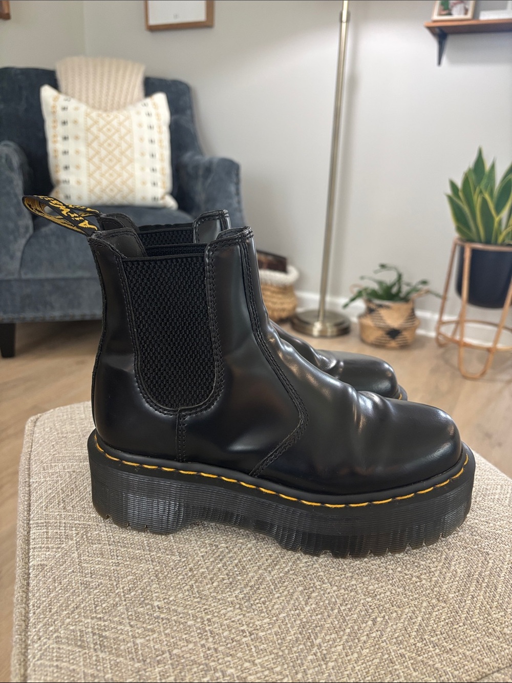 Dr. Martens 2976 Polished Smooth Platform Chelsea Boots - Women’s size 6 worn 2x